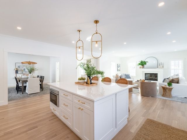 74 Teakettle Ln, Duxbury, MA 02332