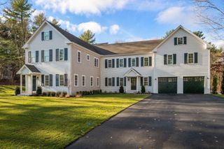 74 Teakettle Ln, Duxbury, MA 02332