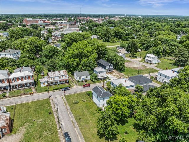 420 Mistletoe St, Petersburg, VA 23803
