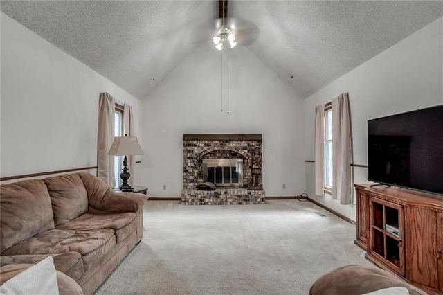 1218 Canterbury Lane, Liberty, MO 64068