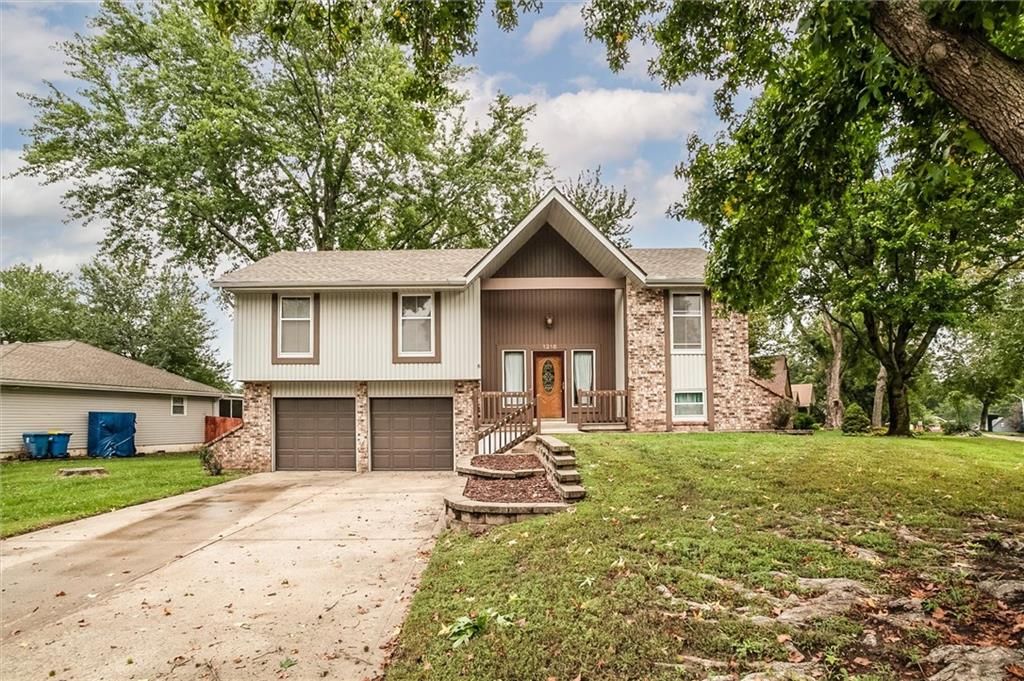 1218 Canterbury Lane, Liberty, MO 64068