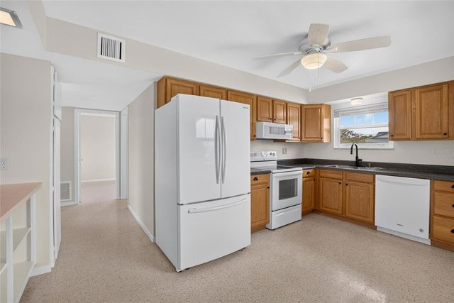 705 THUNDERBIRD AVENUE, Sun City Center, FL 33573