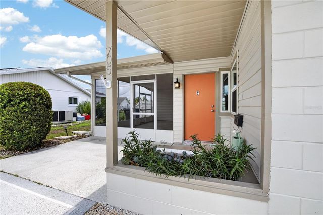 705 THUNDERBIRD AVENUE, Sun City Center, FL 33573
