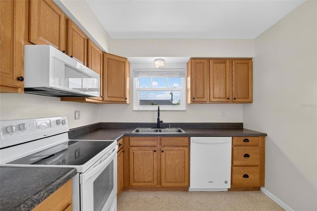 705 THUNDERBIRD AVENUE, Sun City Center, FL 33573