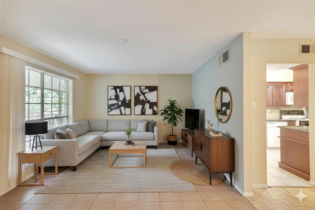 11550 Chimney Rock Road 324, Houston, TX 77035
