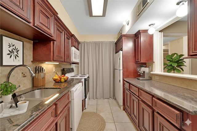 11550 Chimney Rock Road 324, Houston, TX 77035