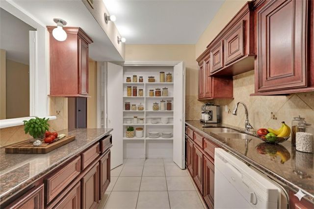 11550 Chimney Rock Road 324, Houston, TX 77035