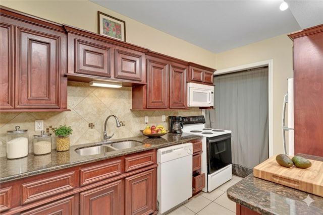 11550 Chimney Rock Road 324, Houston, TX 77035