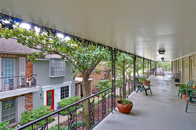 11550 Chimney Rock Road 324, Houston, TX 77035