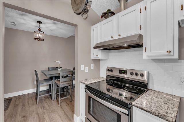 556 E Mimosa Lane, Fayetteville, AR 72703