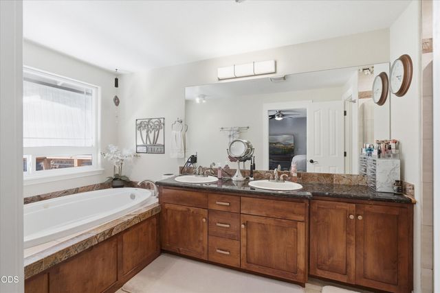 900 Rancho Vista Drive, Grants Pass, OR 97526