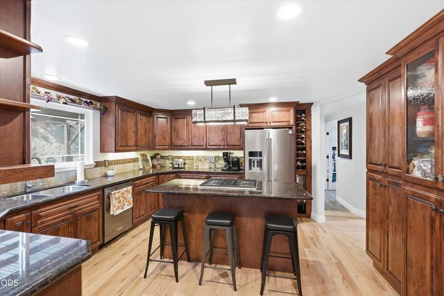 900 Rancho Vista Drive, Grants Pass, OR 97526