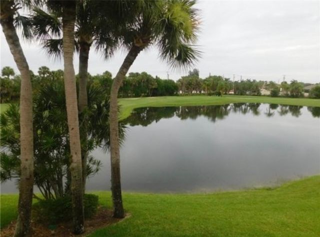 30 Plantation Drive 104, Vero Beach, FL 32966