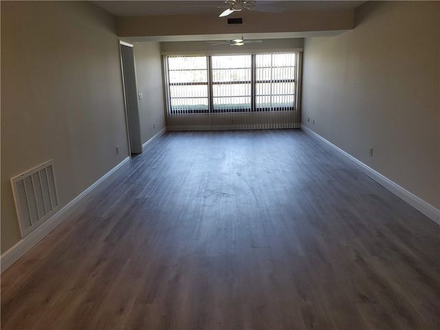 30 Plantation Drive 104, Vero Beach, FL 32966