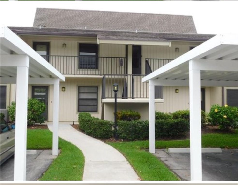 30 Plantation Drive 104, Vero Beach, FL 32966