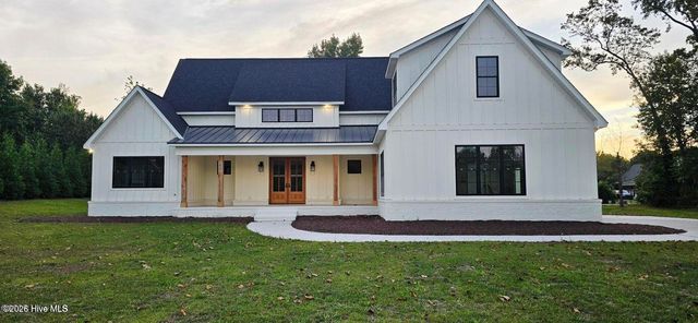 2827 Landing Circle, Grimesland, NC 27837