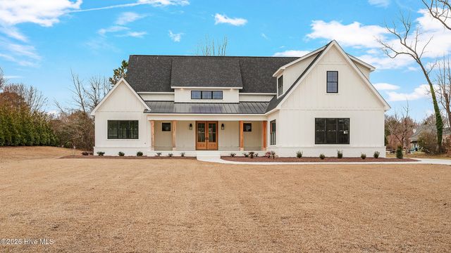 2827 Landing Circle, Grimesland, NC 27837