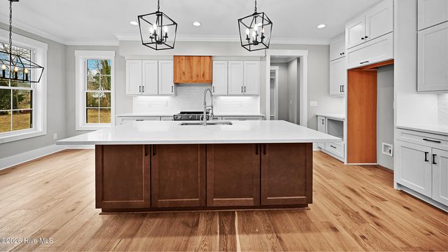 2827 Landing Circle, Grimesland, NC 27837