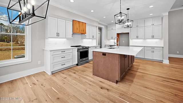 2827 Landing Circle, Grimesland, NC 27837