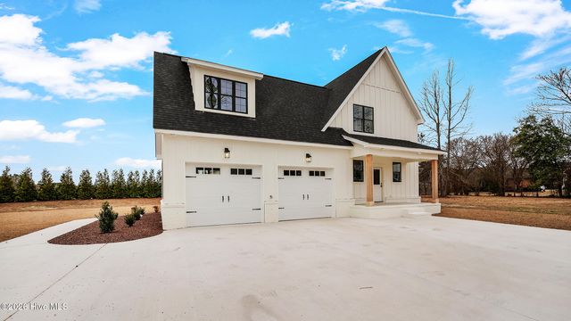 2827 Landing Circle, Grimesland, NC 27837