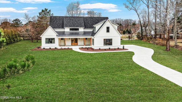2827 Landing Circle, Grimesland, NC 27837
