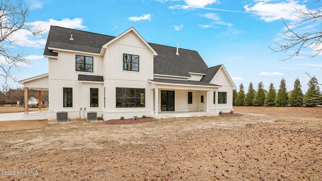 2827 Landing Circle, Grimesland, NC 27837