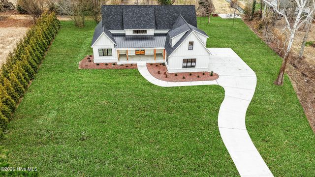 2827 Landing Circle, Grimesland, NC 27837