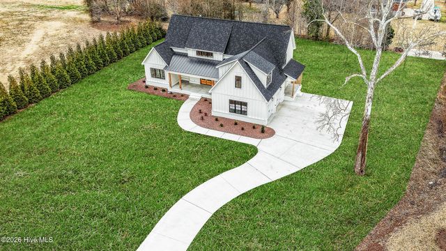 2827 Landing Circle, Grimesland, NC 27837