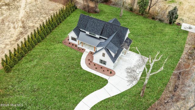 2827 Landing Circle, Grimesland, NC 27837