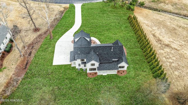 2827 Landing Circle, Grimesland, NC 27837