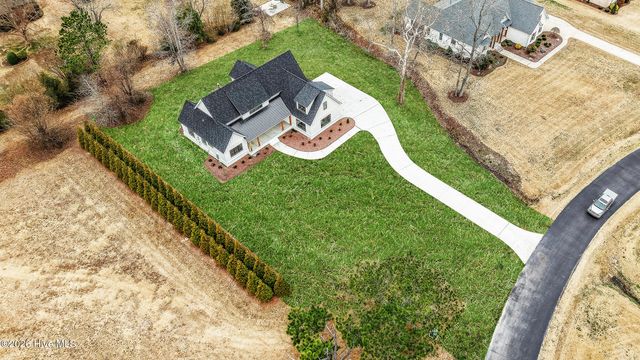 2827 Landing Circle, Grimesland, NC 27837