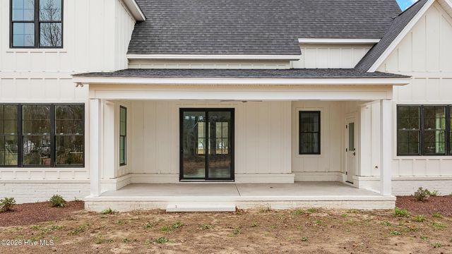 2827 Landing Circle, Grimesland, NC 27837