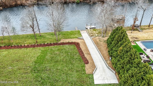 2827 Landing Circle, Grimesland, NC 27837