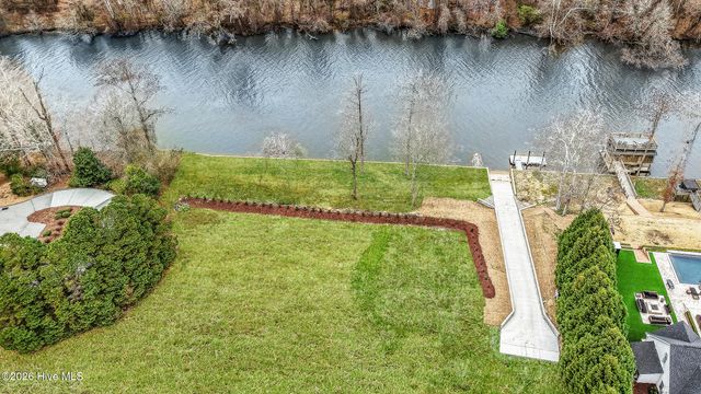 2827 Landing Circle, Grimesland, NC 27837