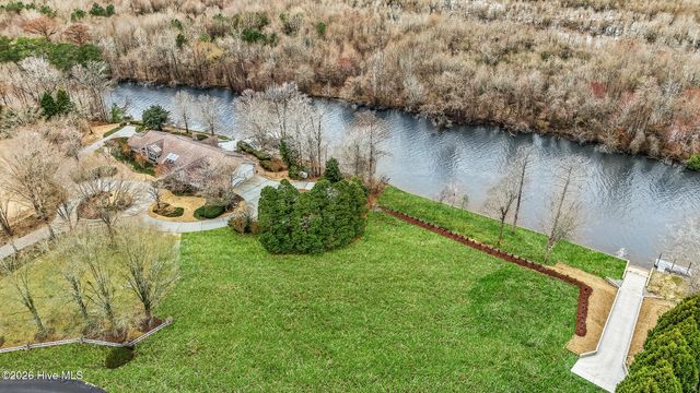 2827 Landing Circle, Grimesland, NC 27837