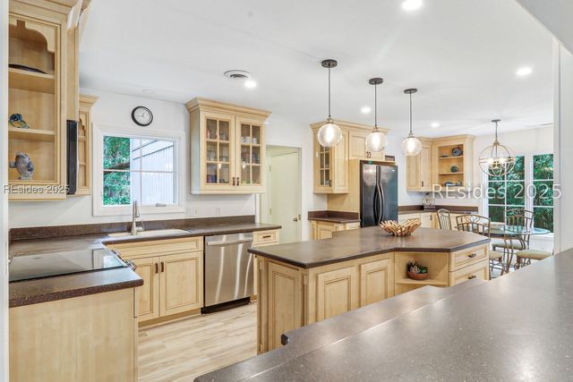 11 Planters Wood Ct, Hilton Head Island, SC 29928