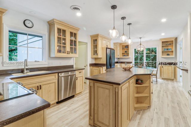 11 Planters Wood Ct, Hilton Head Island, SC 29928