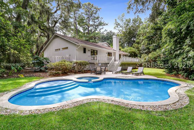 11 Planters Wood Ct, Hilton Head Island, SC 29928