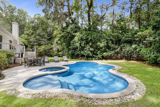 11 Planters Wood Ct, Hilton Head Island, SC 29928