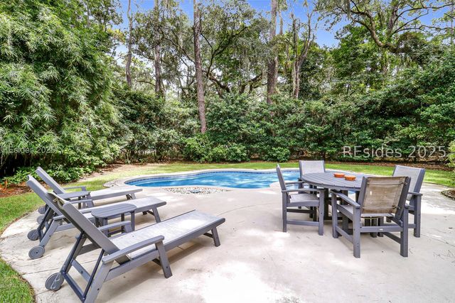 11 Planters Wood Ct, Hilton Head Island, SC 29928