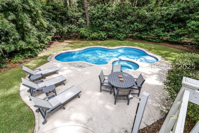 11 Planters Wood Ct, Hilton Head Island, SC 29928