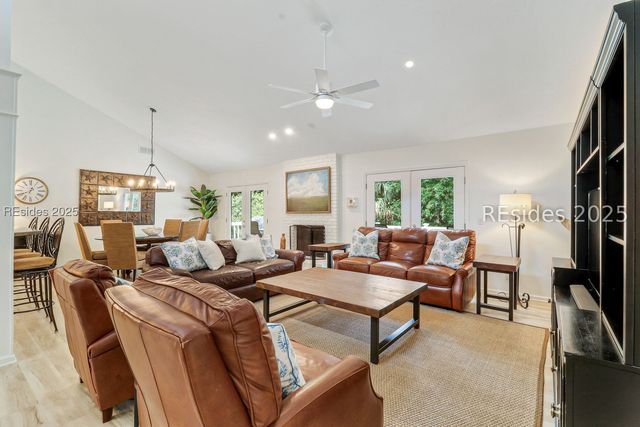 11 Planters Wood Ct, Hilton Head Island, SC 29928