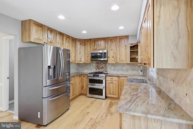 4111 MEADOW HILL LN, Fairfax, VA 22033