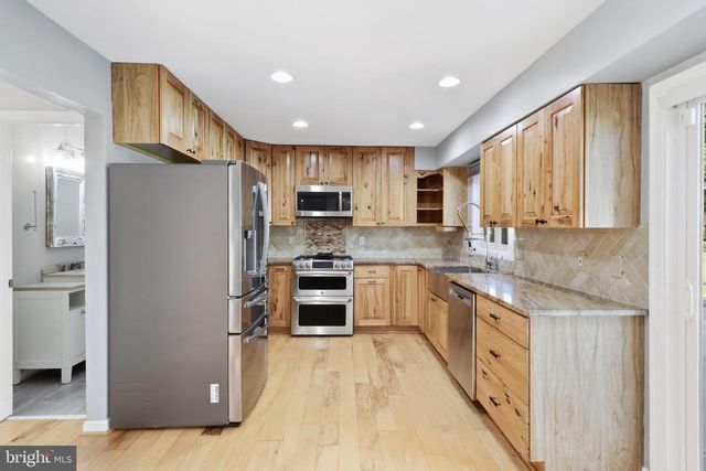 4111 MEADOW HILL LN, Fairfax, VA 22033