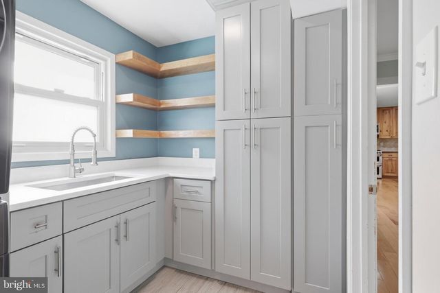 4111 MEADOW HILL LN, Fairfax, VA 22033