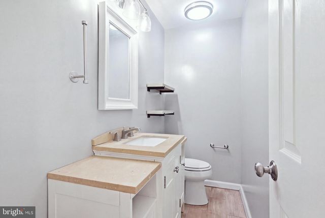 4111 MEADOW HILL LN, Fairfax, VA 22033
