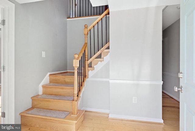 4111 MEADOW HILL LN, Fairfax, VA 22033