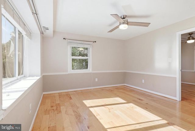 4111 MEADOW HILL LN, Fairfax, VA 22033
