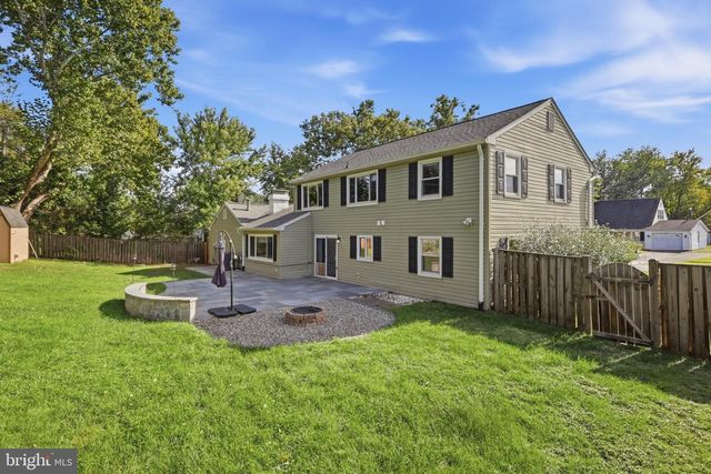 4111 MEADOW HILL LN, Fairfax, VA 22033