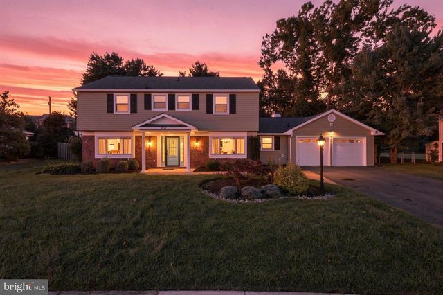 4111 MEADOW HILL LN, Fairfax, VA 22033